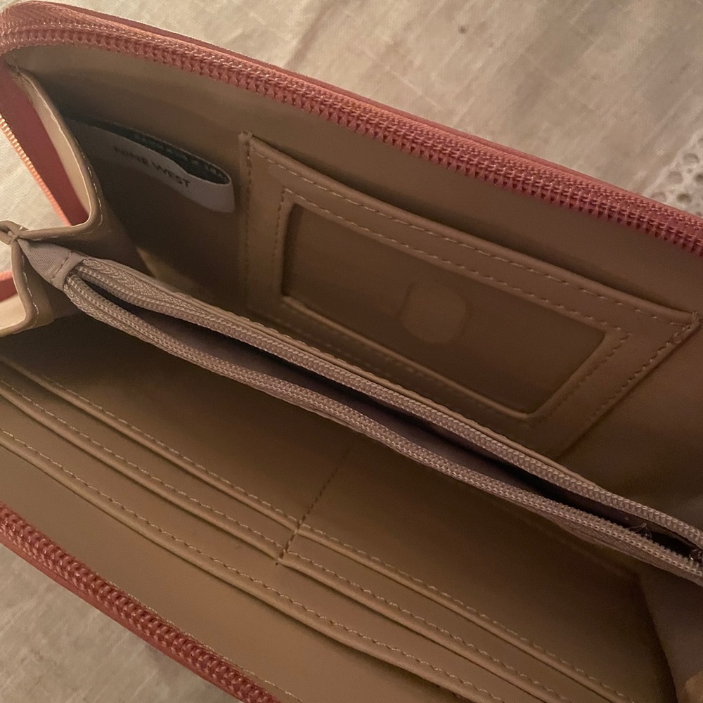 Wallet - Picture 3 of 5